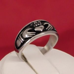 Irish Claddagh Band Ring